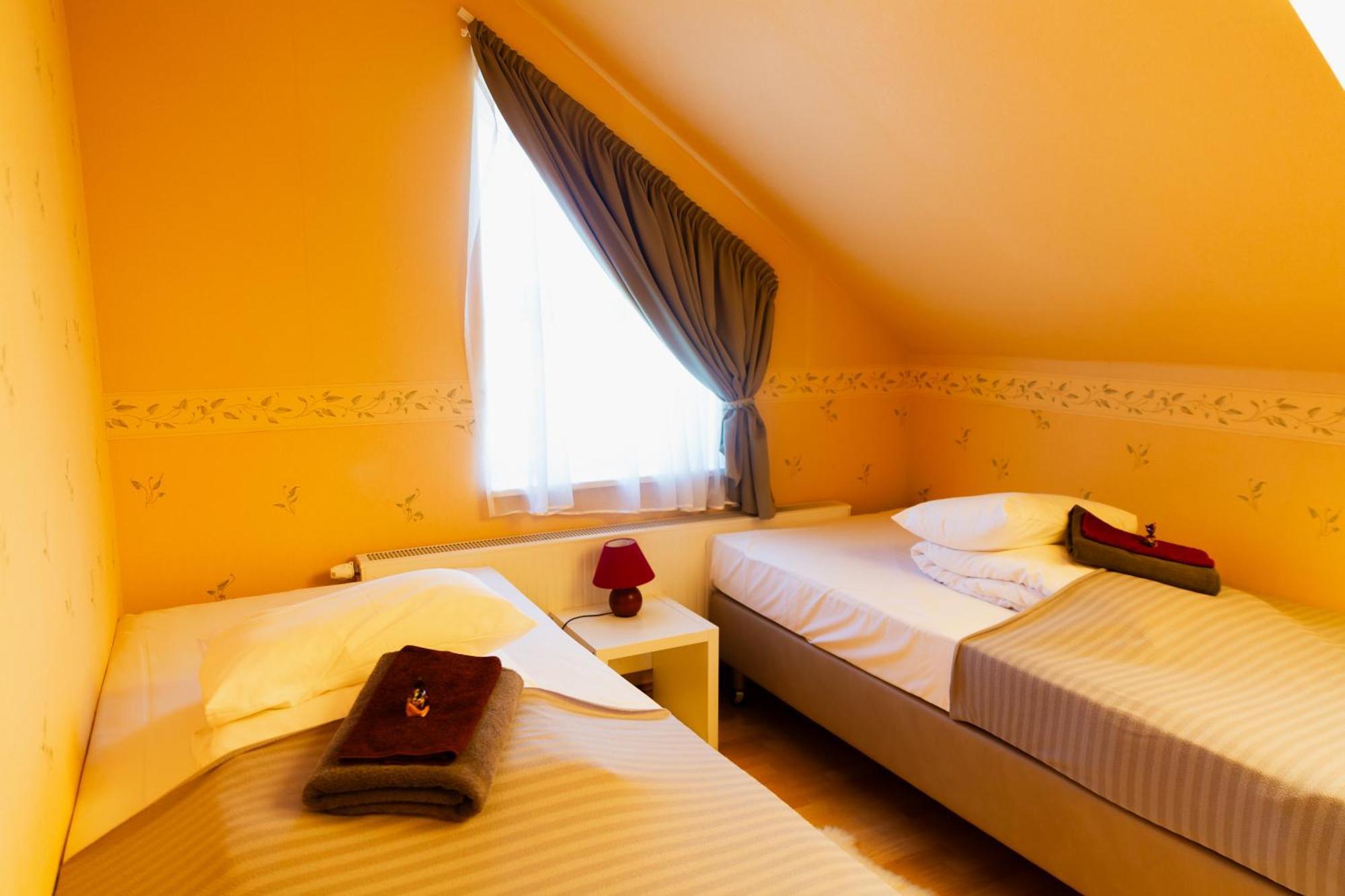 Konrad Family Guesthouse Kuressaare Exterior foto